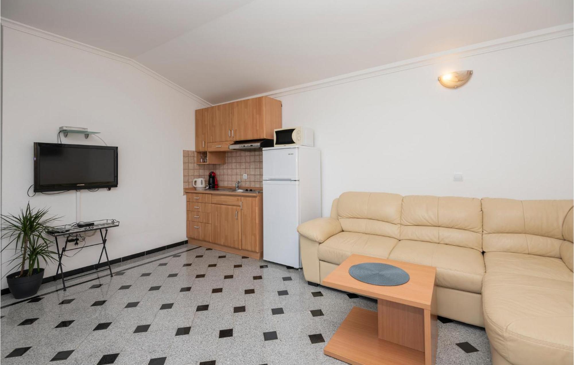 1 Bedroom Stunning Apartment In 马卡尔斯卡 外观 照片
