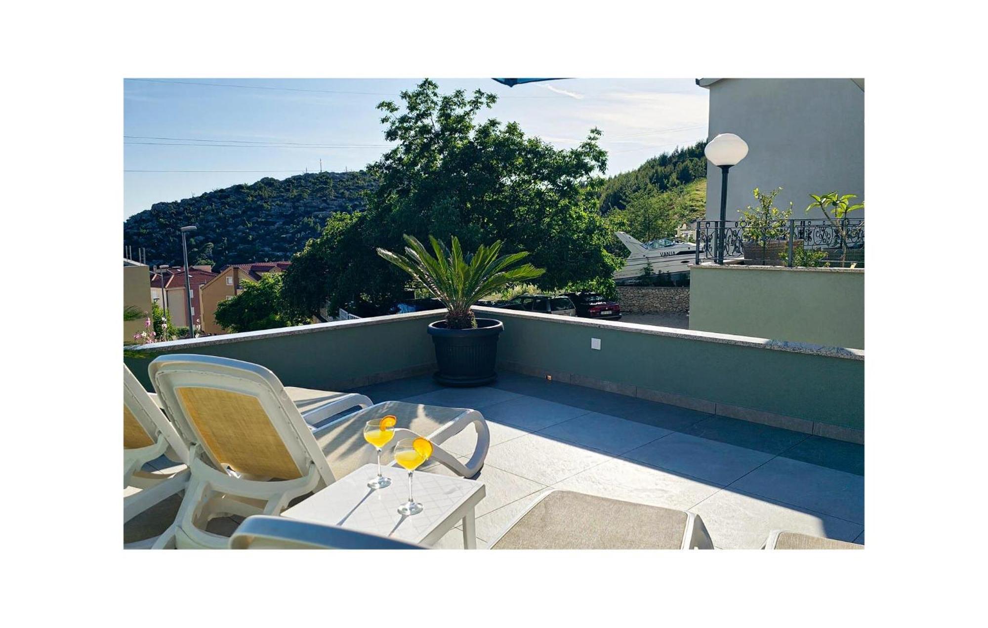 1 Bedroom Stunning Apartment In 马卡尔斯卡 外观 照片